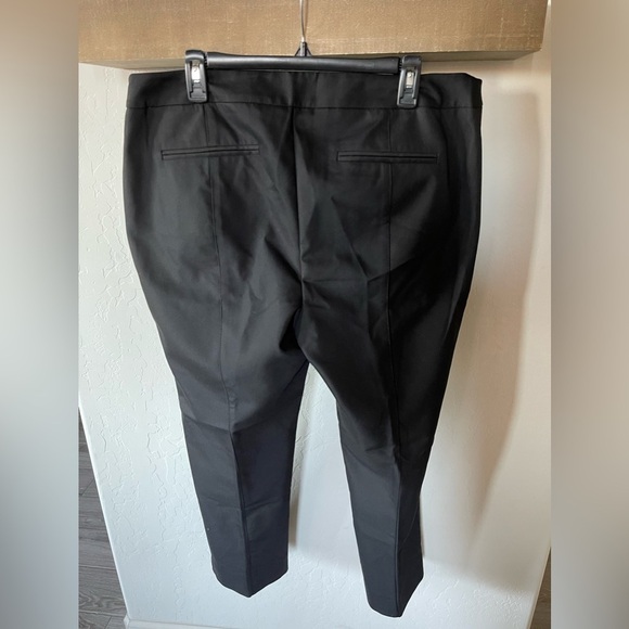 Chico’s| So Slimming Black Trouser Pants in Size 3, Short•••Classic Pants - Picture 4 of 10